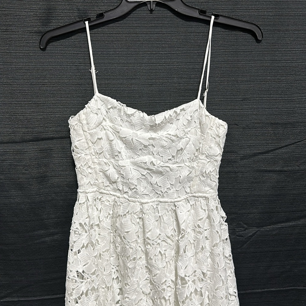 ASTR the label‎ Lace A Line Midi Dress - White / Size M / Box 23-2 - Picture 3 of 9